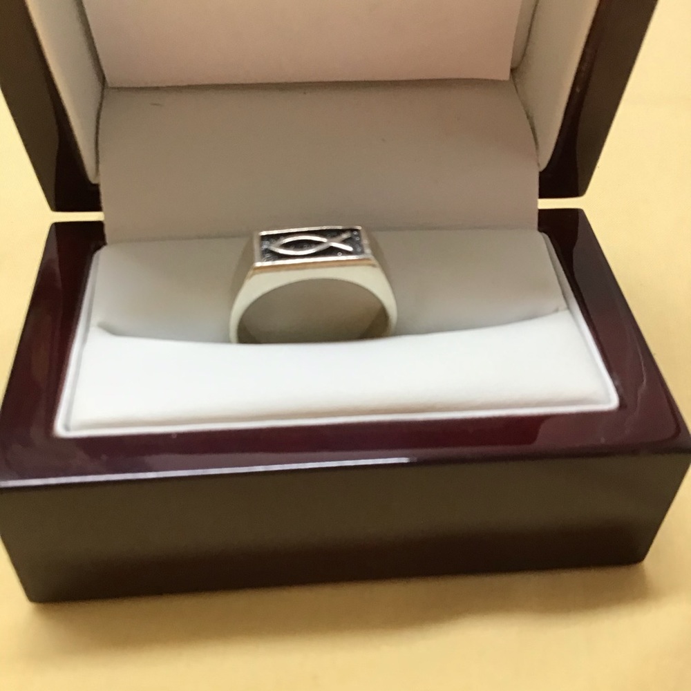 Ring - Picture 3 of 6